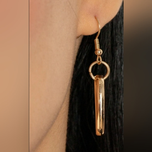 Motley In Motion Gold  Necklace and Earrings set. - Picture 2 of 5